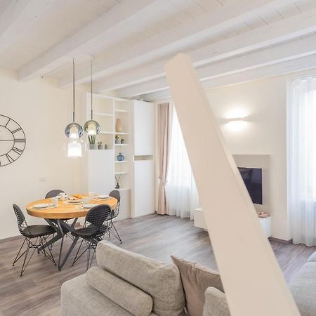 Modern & Stylish Apartment In Como City By Rent All Como Exterior foto