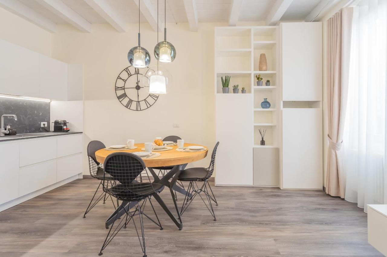 Modern & Stylish Apartment In Como City By Rent All Como Exterior foto