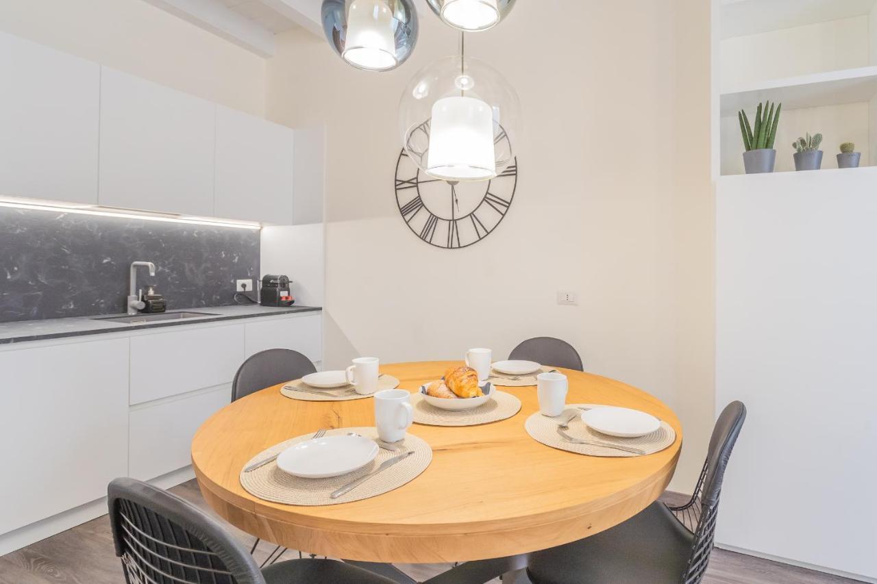 Modern & Stylish Apartment In Como City By Rent All Como Exterior foto