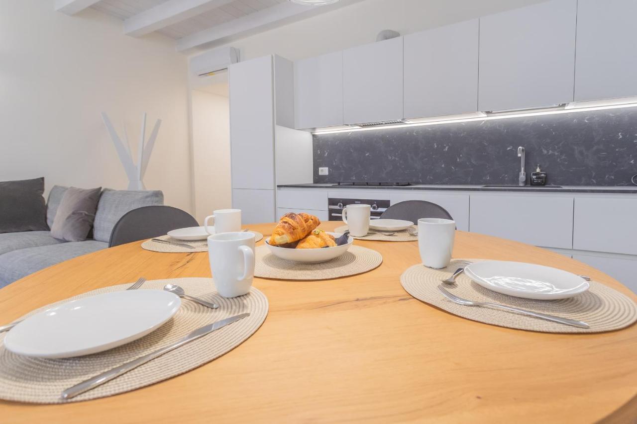 Modern & Stylish Apartment In Como City By Rent All Como Exterior foto