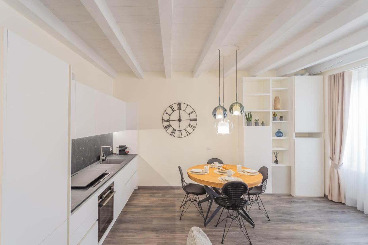 Modern & Stylish Apartment In Como City By Rent All Como Exterior foto