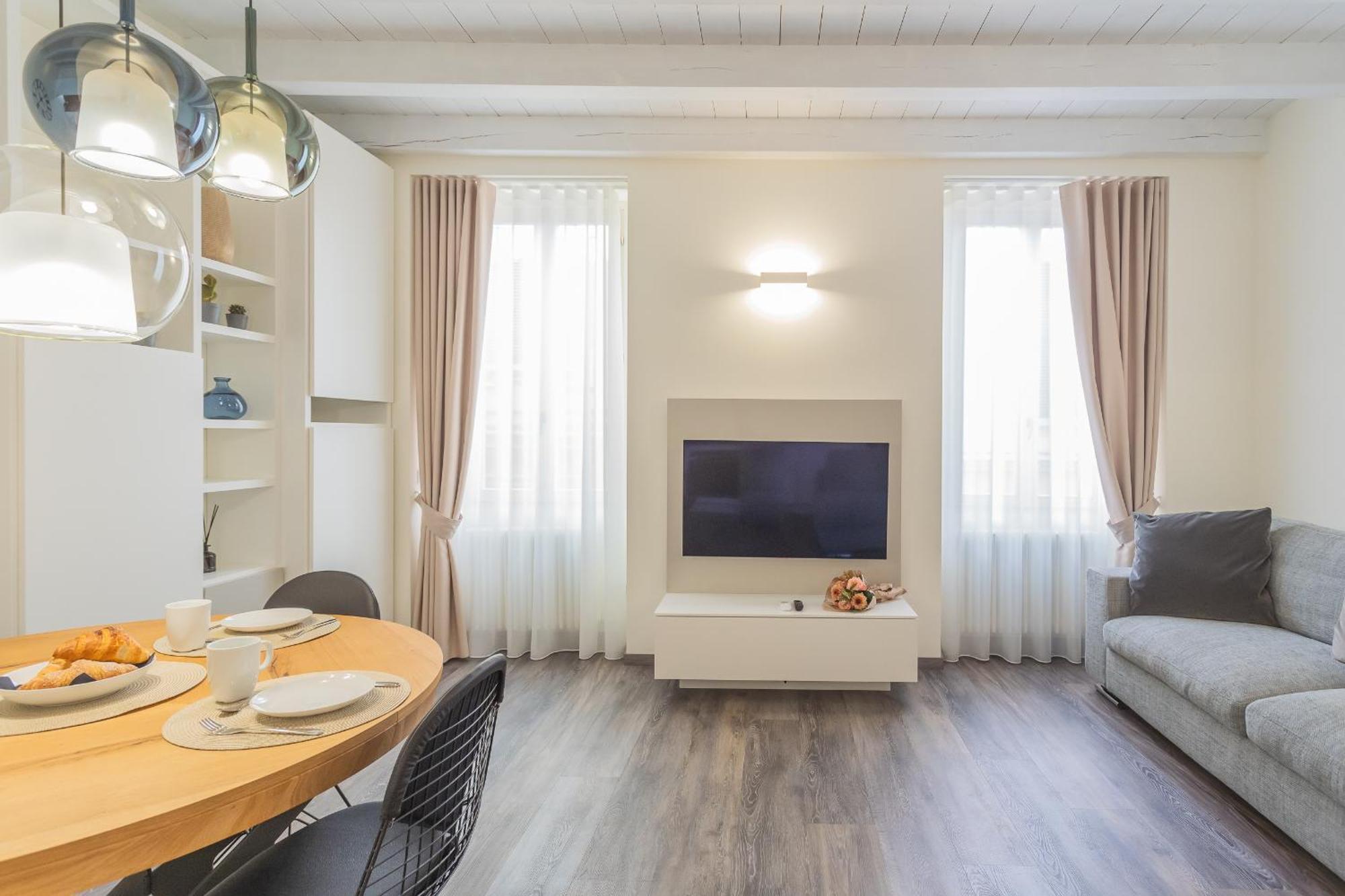 Modern & Stylish Apartment In Como City By Rent All Como Exterior foto