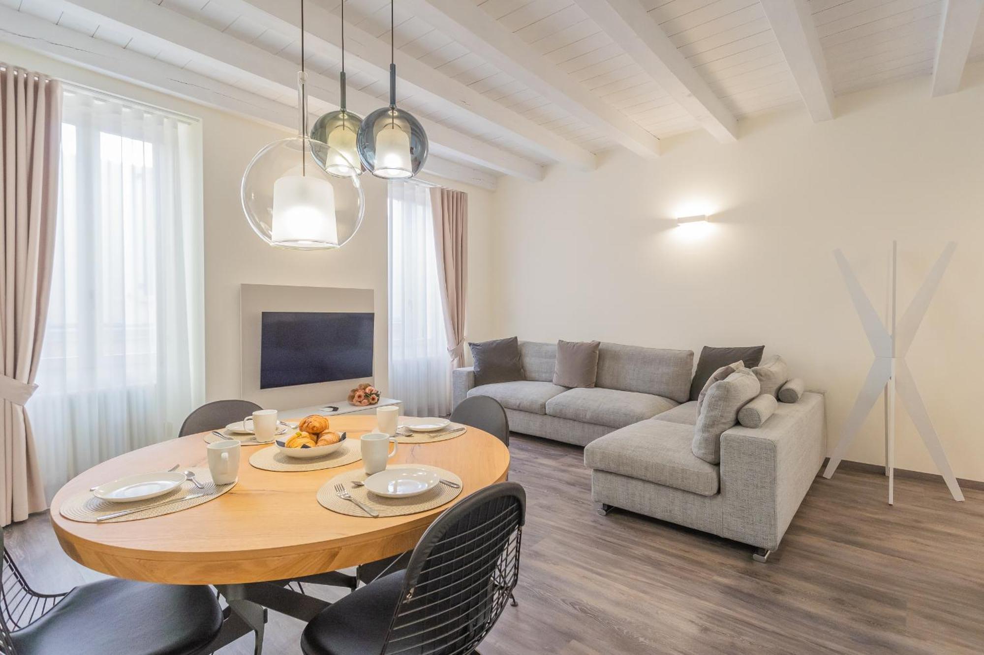 Modern & Stylish Apartment In Como City By Rent All Como Exterior foto