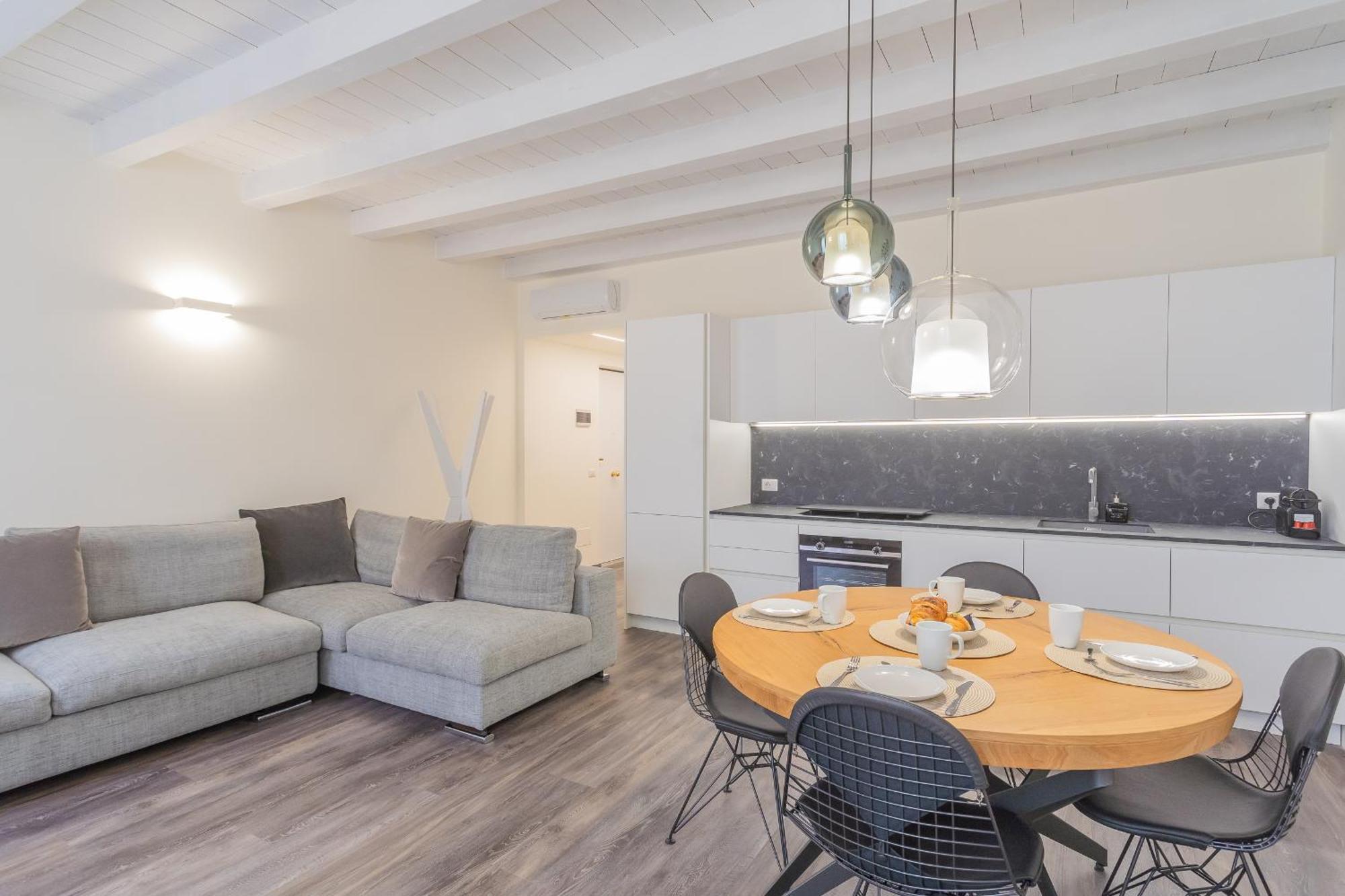 Modern & Stylish Apartment In Como City By Rent All Como Exterior foto